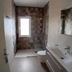 Luxurious, Modern Six Bedroom In Βίλα