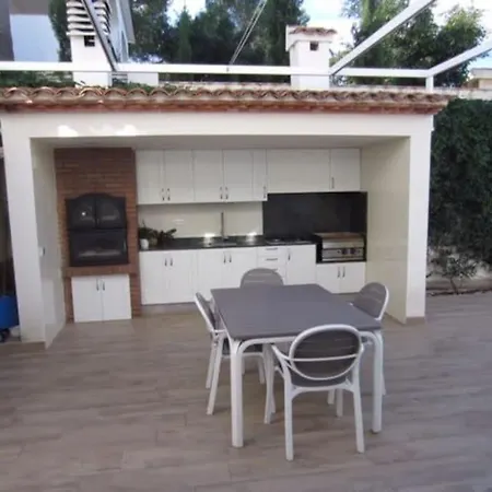 Villa Luxurious, Modern Six Bedroom In