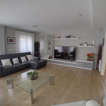 Villa Luxurious, Modern Six Bedroom In