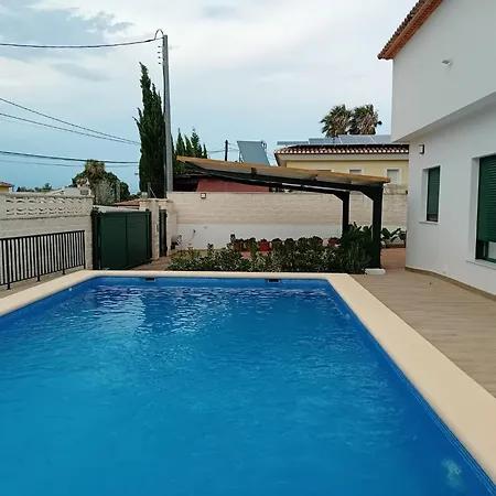 Luxurious, Modern Six Bedroom In Villa Dénia