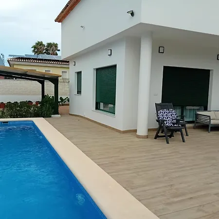 Luxurious, Modern Six Bedroom In *