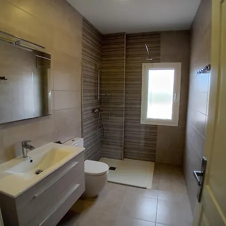 Luxurious, Modern Six Bedroom In *