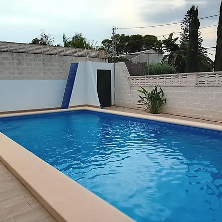 Villa Luxurious, Modern Six Bedroom In