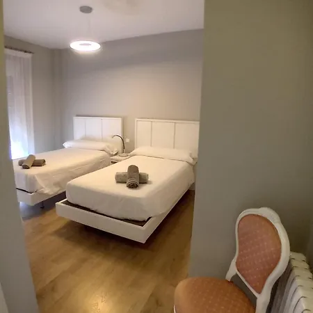 Luxurious, Modern Six Bedroom In