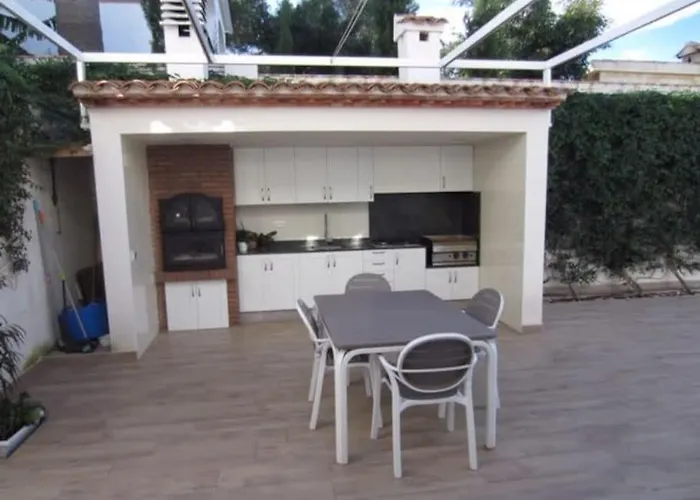 Villa Luxurious, Modern Six Bedroom In