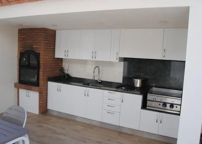 Villa Luxurious, Modern Six Bedroom In