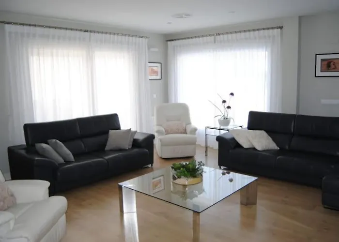 Villa Luxurious, Modern Six Bedroom In Denia