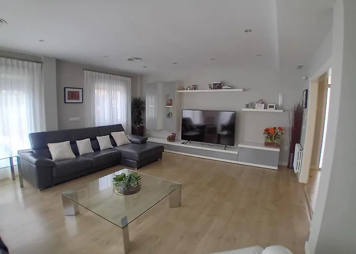 Villa Luxurious, Modern Six Bedroom In