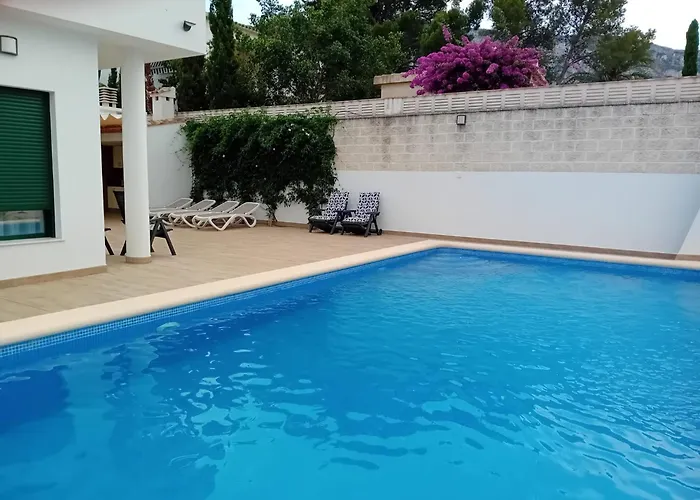 Villa Luxurious, Modern Six Bedroom In Denia