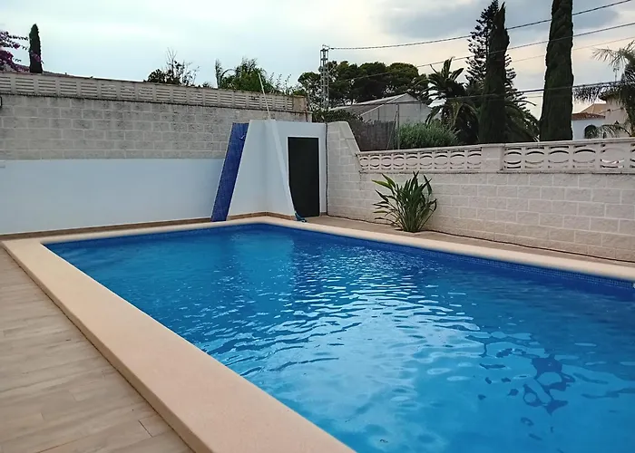 Villa Luxurious, Modern Six Bedroom In