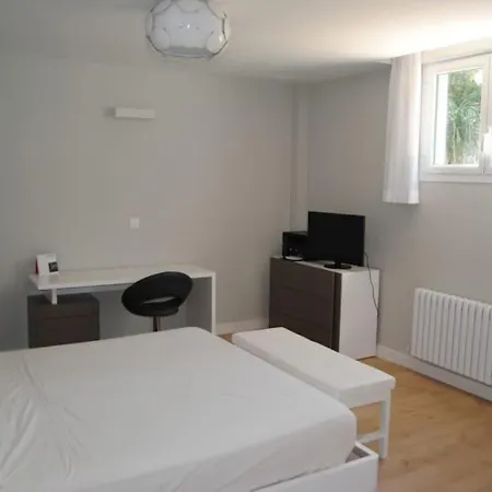 Luxurious, Modern Six Bedroom In