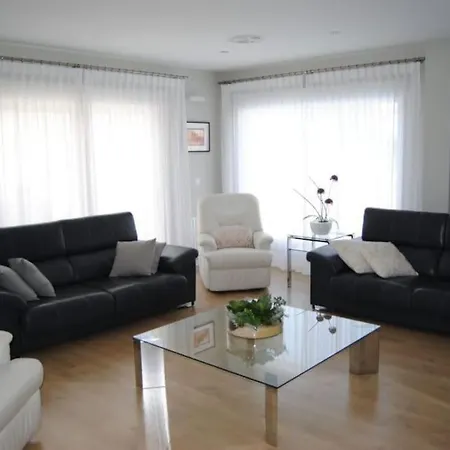 Villa Luxurious, Modern Six Bedroom In Dénia