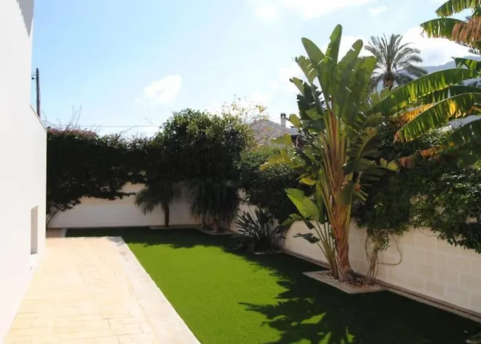 Luxurious, Modern Six Bedroom In Villa Denia