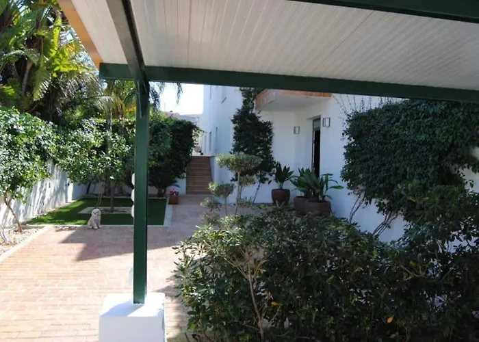 Villa Luxurious, Modern Six Bedroom In *