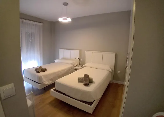 Villa Luxurious, Modern Six Bedroom In *