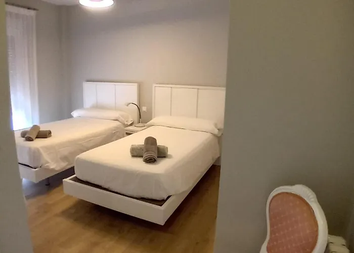 Luxurious, Modern Six Bedroom In